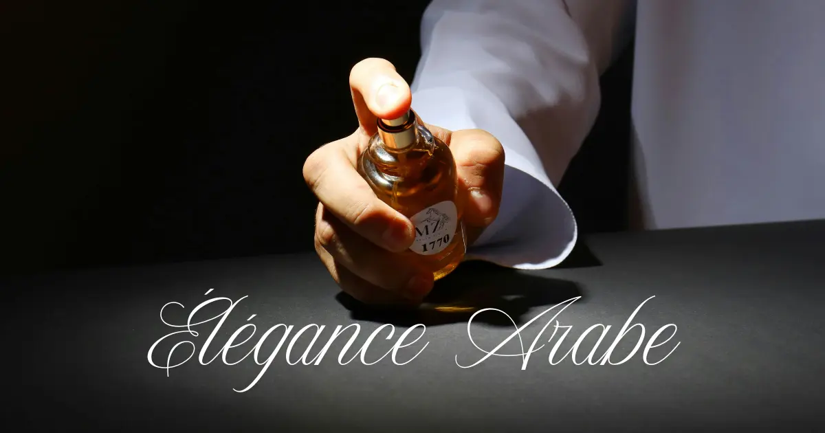 Flacon de parfum oriental devant un décor marocain à motifs géométriques, avec la mention “Élégance arabe” en calligraphie.